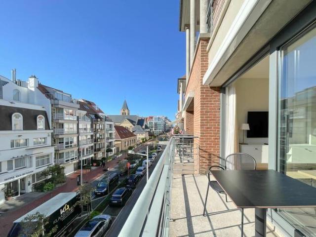 Zonnig 3 slpk. appartement, nabij de Dumortierlaan.