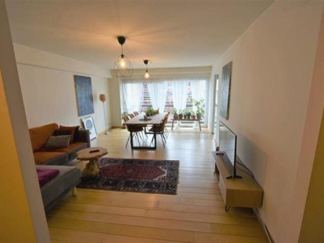 Zonnig appartement, gelegen in de Lippenslaan
