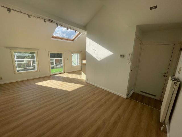 Zonnig appartement met terras op de 2de verdieping