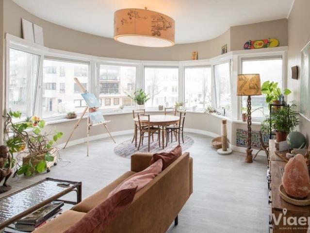 Zonnig en ruim hoekappartement met open zicht