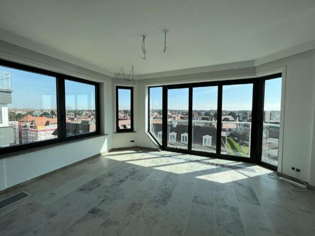 Zonnig hoekappartement gelegen op de Kustlaan