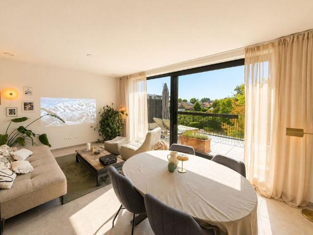 Zonnig nieuwbouwappartement met 2 slaapkamers en terras voor én achteraan