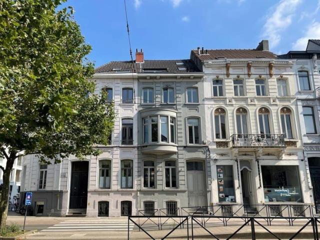 Zonnige duplex studio met terras vlakbij Sint Pietersstat.
