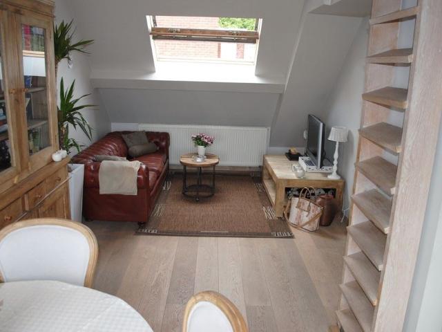 Zonnige duplex studio met terras vlakbij Sint Pietersstation en Citadelpark