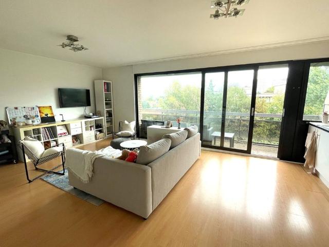 Zonnige studio met terras en kelder