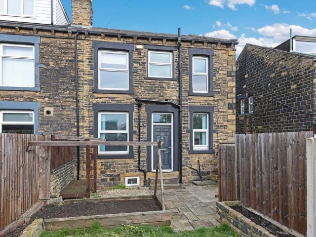 Zoar Street, Morley, LS27 2 bed terraced house to rent £925 pcm £213 pw