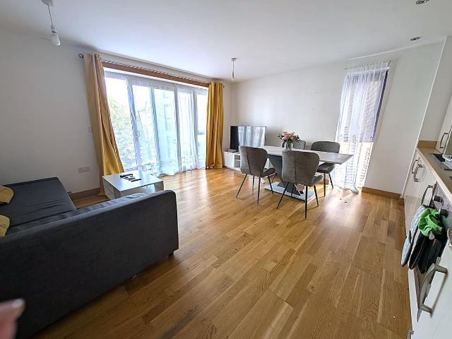 Zodiac Close, Edgware HA8, 2 bed flat to rent, £1,850 pcm | PrimeLocation