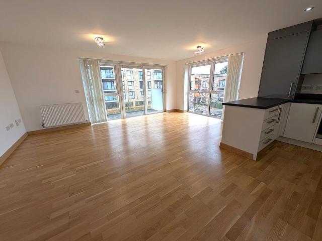 Zodiac Close, Edgware, HA8 2 bed flat to rent £2,250 pcm £519 pw