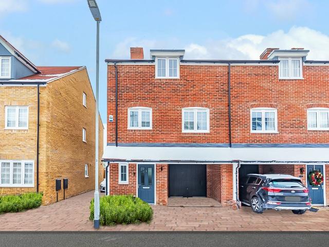 Zoffany Place, Hemel Hempstead HP2, 4 bed town house to rent, £2,400 pcm | PrimeLocation