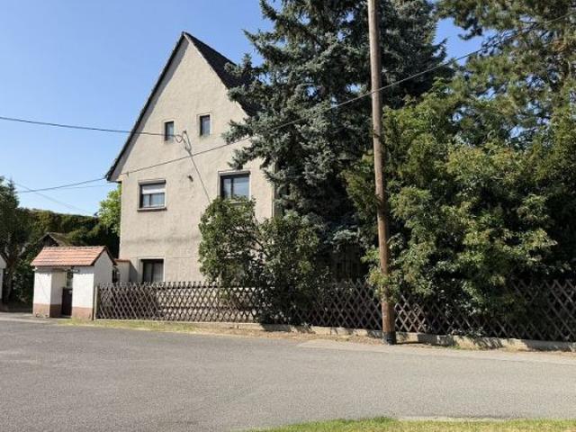 Zschaschelwitz bei Altenburg: Ländliches Anwesen mit ca. 5.592 m² Grundstück und ca. 160 m² Wfl.!