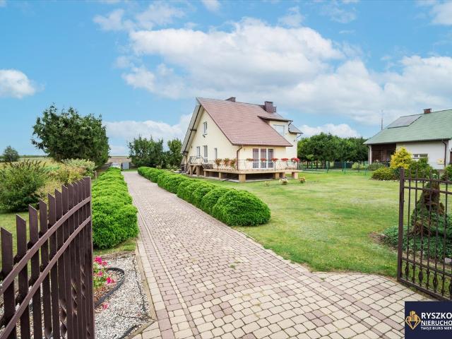 Przestronny dom 175 m2 z dużą działką i tarasem