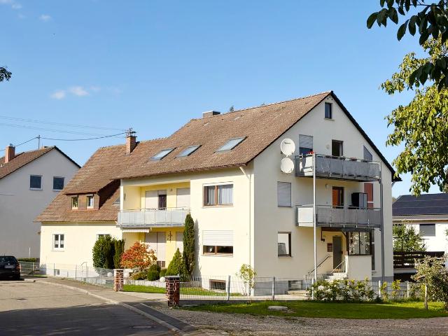 Zwei Mehrfamilienhäuser mit sofort beziehbarer 4 Zimmer Wohnung im EG in Neu Ulm/Jedelhausen