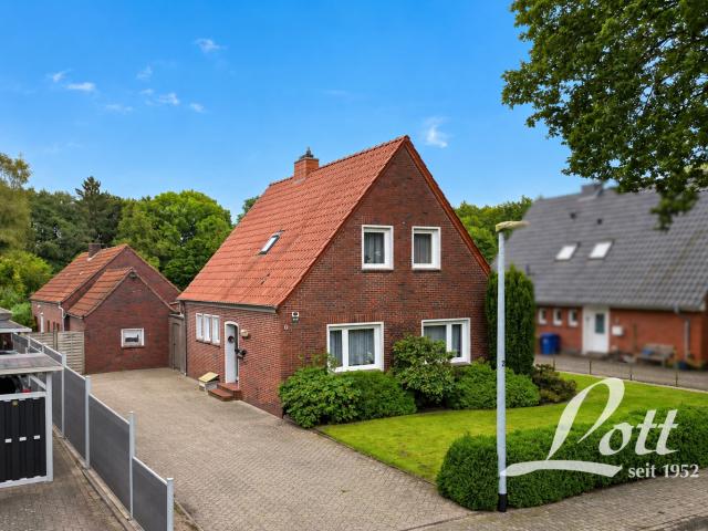 Zwei modernisierungsbedürftige Wohnhäuser auf gr. Grundstück in Bestlage von Westerstede!