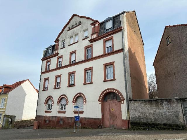 Zwei auf einen Streich: Lichtdurchflutete Eigentumswohnungen im Altbauflair im Stadtzentrum von Pirmasens vermietet