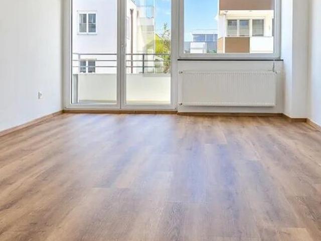 ZWEI BALKONE, EIGENE GARAGE UND BEGEHRTE LAGE – IHR NEUES ZUHAUSE!
