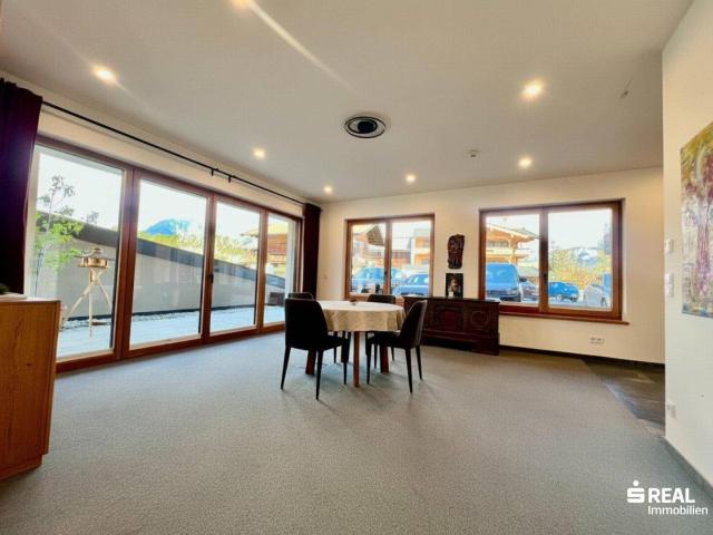Barrierefreie und rollstuhlgerechte Gewerbeimmobilie mit Wohnwidmung, Garten, Terrasse & 2 Stellplätzen in Oberndorf!
