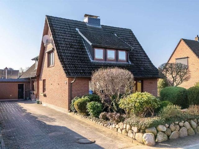 Zwei Doppelhaushälften 90m² + 130m² mit Baugrundstück ca. 400m²