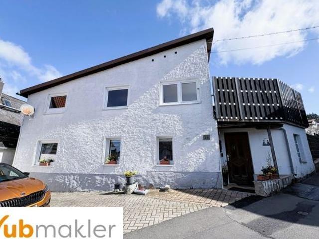 Reduziert!Zwei Etagen mit Potenzial: Haus mit Dachterrasse und Wärmepumpe in Marktredwitz/Wölsauerhammer