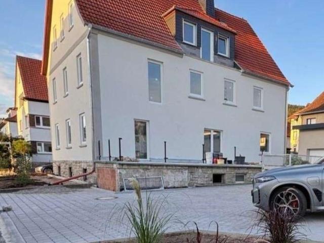 Zwei Etagen hohe Lebensqualität: Maisonette mit Südbalkon und Neubau Komfort