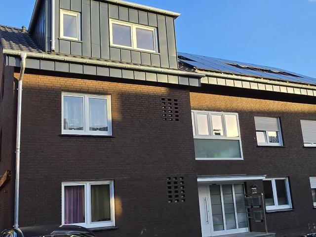 ZWEI EXKLUSIVE DACHGESCHOSSWOHNUNGEN 2 und 3 Zimmer – KOMPLETT NEU AUSGEBAUT & MODERN AUSGESTATTET