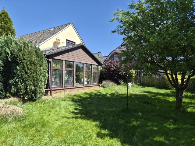 Zwei /Einfamilienhaus mit großem Grundstück in Petersfehn