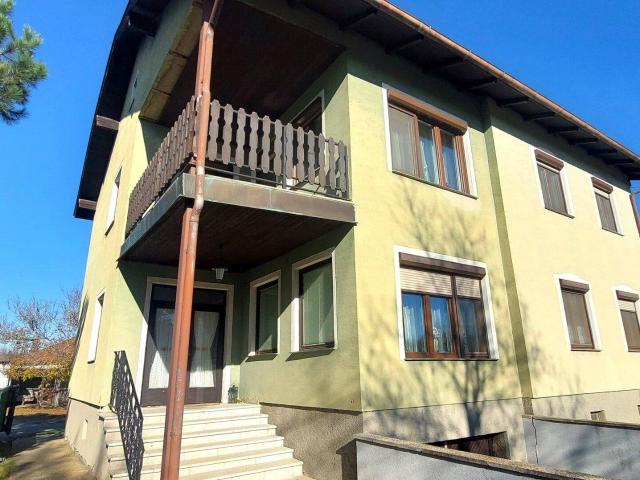 Zwei Familien Haus mit zwei mal 100m² Wohnfläche