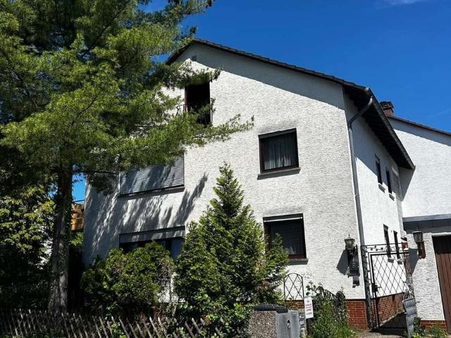 Zwei Familienhaus mit ausgebautem Dachgeschoß Ideal für ein Mehrgenerationen Haus