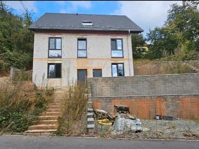 Zwei Familienhaus, Rohbau zu 80% fertig