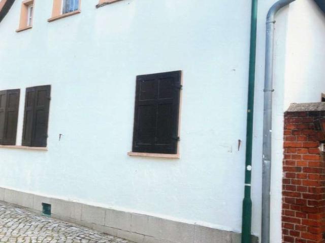 zwei Häuser auf einem Grundstück mit Zufahrt in ruhiger Lage von Artern