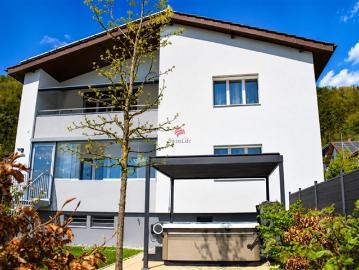 Zwei hochwertige Wohnungen unter einem Dach