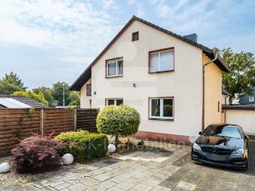 Zwei sanierte Eigentumswohnungen in einem Angebot. Ihr Traumhaus in Rösrath Stümpen!