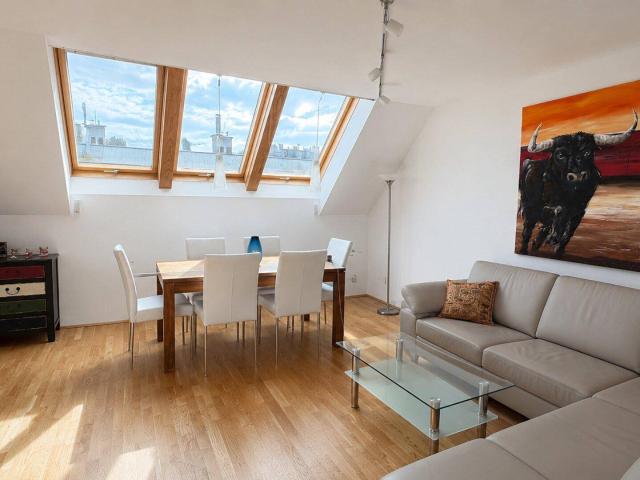 ZWEI TERRASSEN. EIN LEBENSGEFÜHL. – Dachgeschoss mit Galerie & Loftflair | ZELLMANN IMMOBILIEN