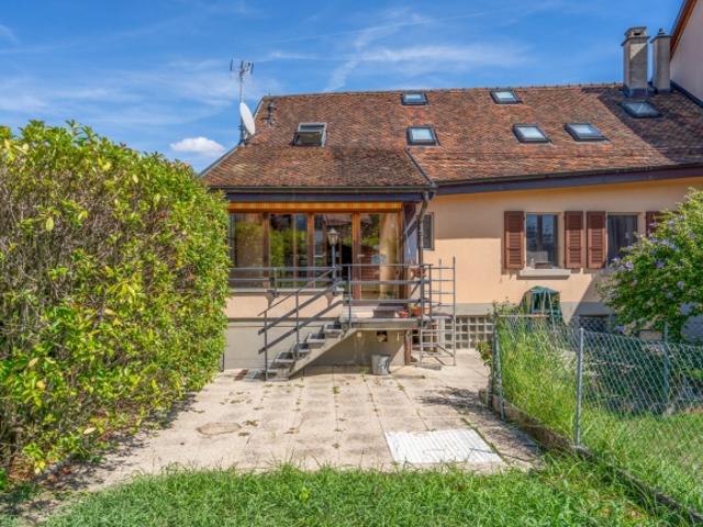 Zwei unabhängige Wohnhäuser am Stadtrand von Morges