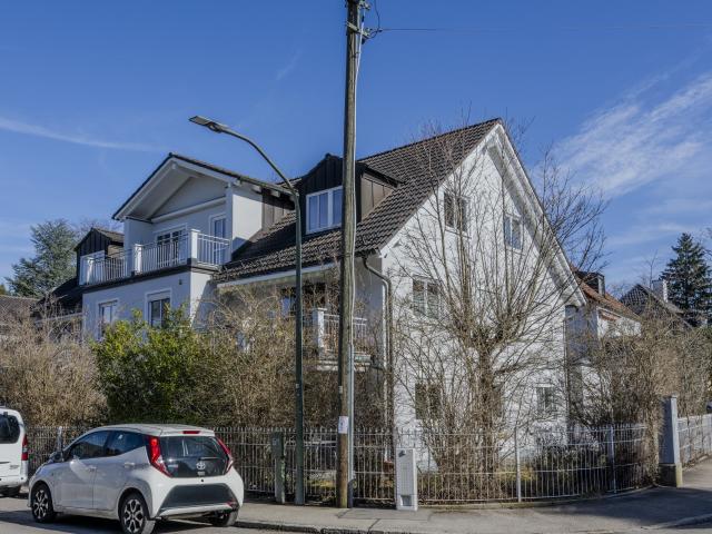 Zwei Wohnungen auf einer Etage