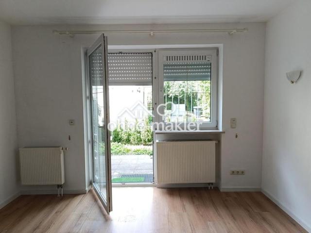 Zwei Wohnungen in einem: renovierte EG Wohnung mit Apartment, Terrasse und Garten
