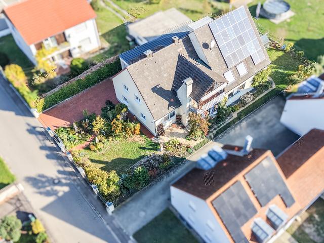 Zwei Wohneinheiten, ein Zuhause – großzügiges Zweifamilienhaus mit Garten in Lenting