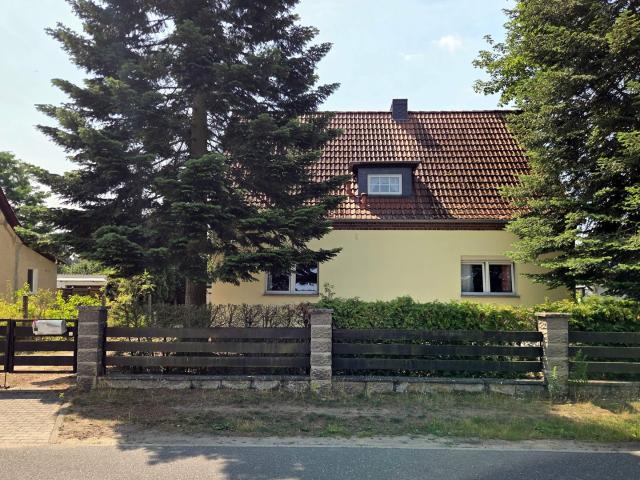 Zwei Wohnhäuser auf einem Grundstück viel Platz für Familie, Vermietung oder eigenes Büro
