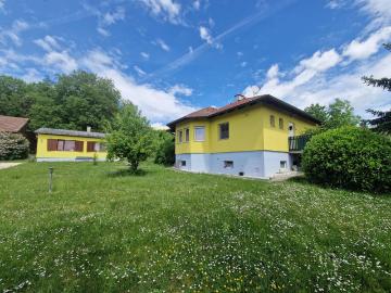 ZWEI WOHNHÄUSER TRAUMHAFTER BUNGALOW UND KLEINES SOMMERHAUS SAMT PARKÄHNLICHEM GARTEN MIT HERRLICHEM ALTBAUMBESTAND