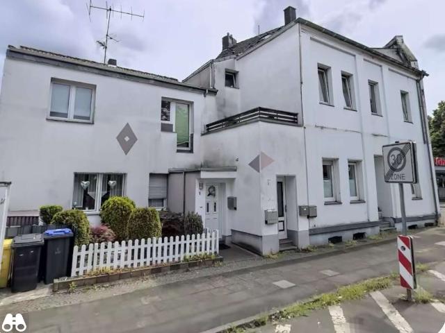 Zwei Z. Wohnung im 1.OG mit guter Aufteilung in angenehmer Lage