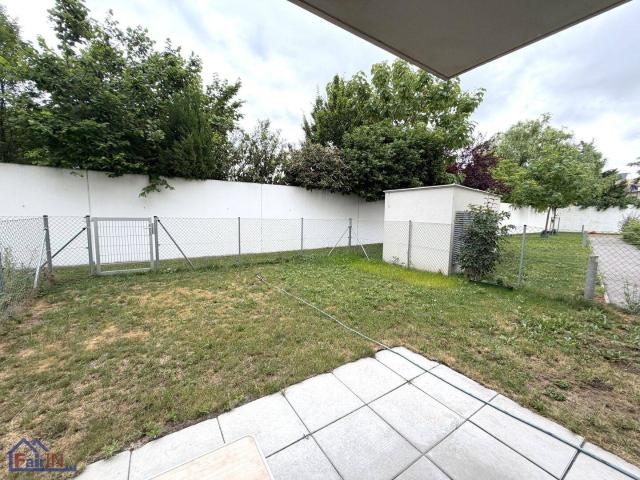 ! ZWEI ZIMMER WOHNUNG MIT EIGENGARTEN UND STELLPLATZ IN RUHELAGE !