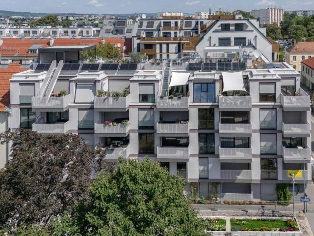 ZWEI Zimmer WOHNUNG mit LOGGIA + NEU