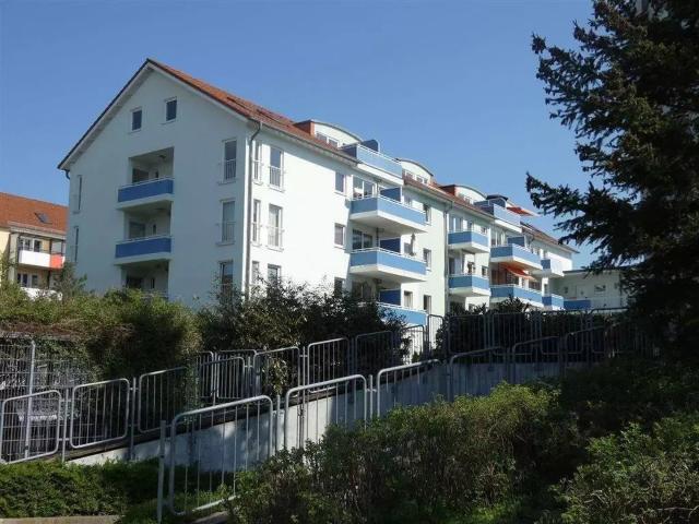 zwei Zimmer Wohnung in Bernau bei Berlin mit Balkon & Tiefgarage frisch renoviert