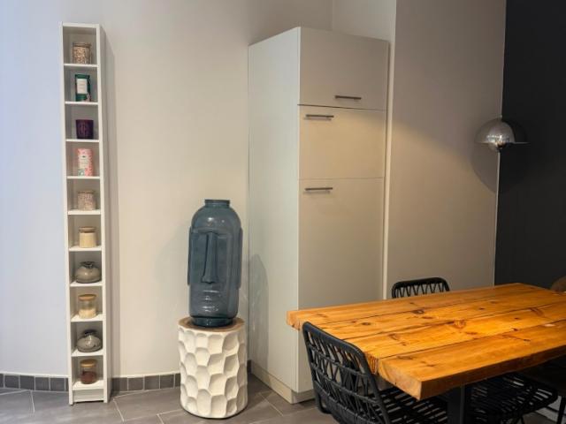 Zwei Zimmer Erdgeschosswohnung in Berlin Moabit, saniert, Balkon, teilmöbliert