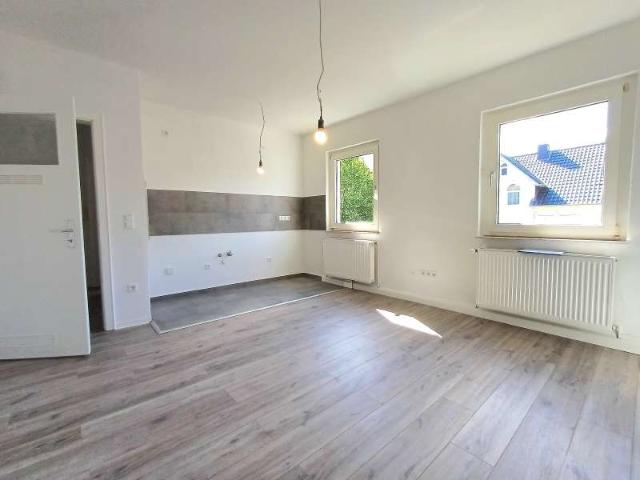 Zwei Zimmer für Singles oder Paare, mit Balkon!
