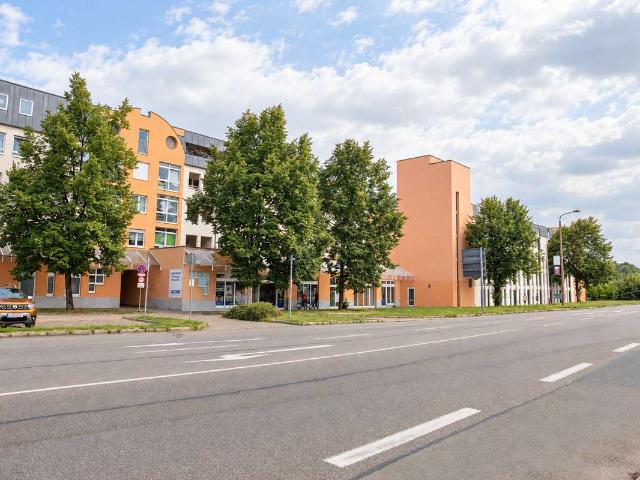 Zwei Zimmer in Pölbitz: Helle Wohnung mit Küche, Logia & Keller
