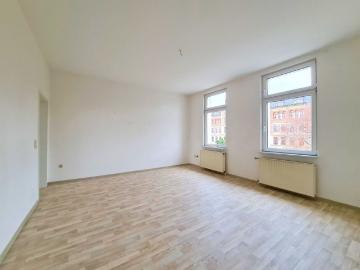 Zwei Zimmer mit Einbauküche!