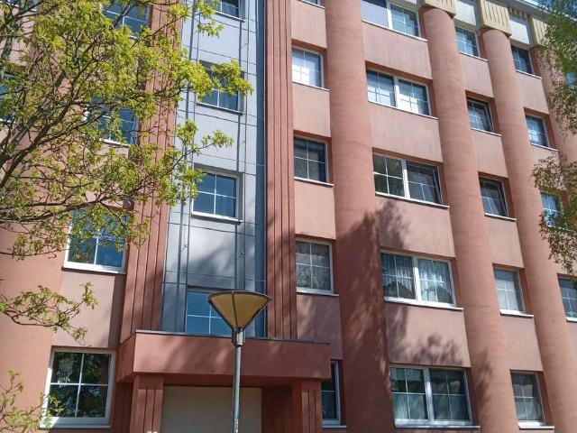 Zweieinhalb Zimmer Wohnung in guter Lage teilrenoviert mit neuer Einbauküche