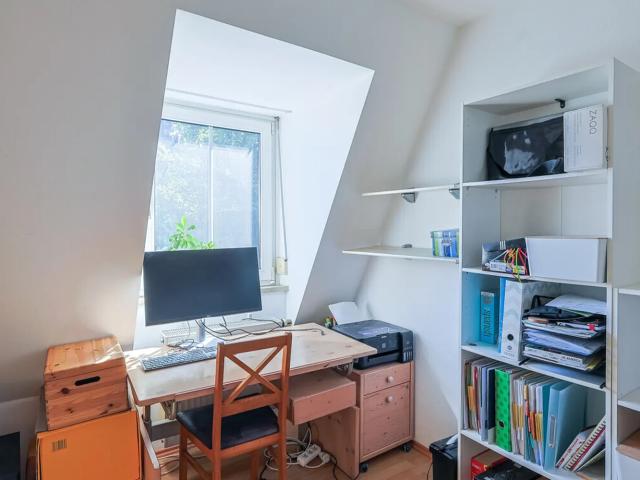 Zweifacher Balkon, viel Licht, viel Platz: Attraktive 3 Zimmer Dachgeschosswohnung
