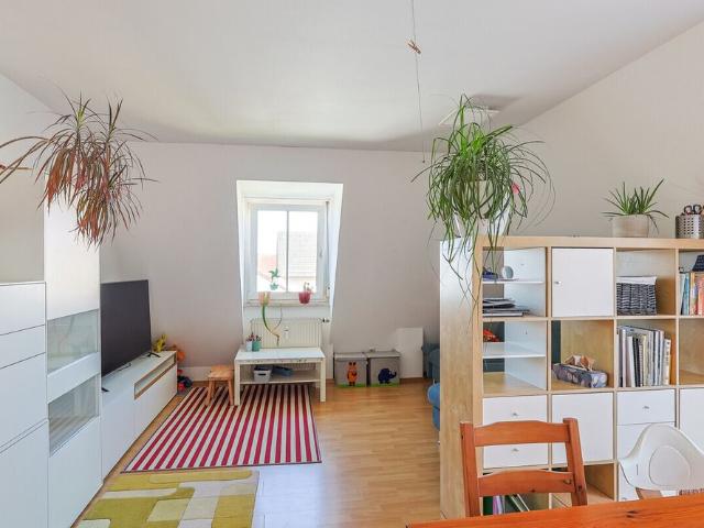 Zweifacher Balkon, viel Licht, viel Platz: Attraktive 3 Zimmer Dachgeschosswohnung