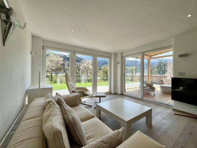 Zweifamilienwohnhaus in sonniger Ruhe und Aussichtslage